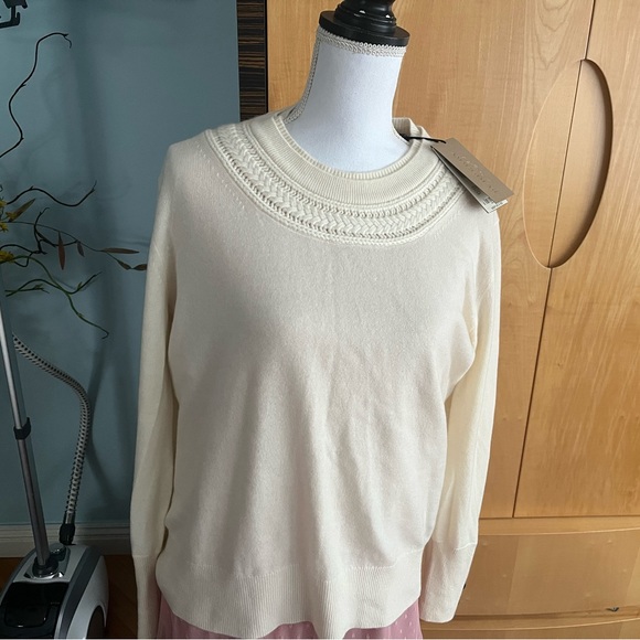 Burberry cashmere sweater with the tag